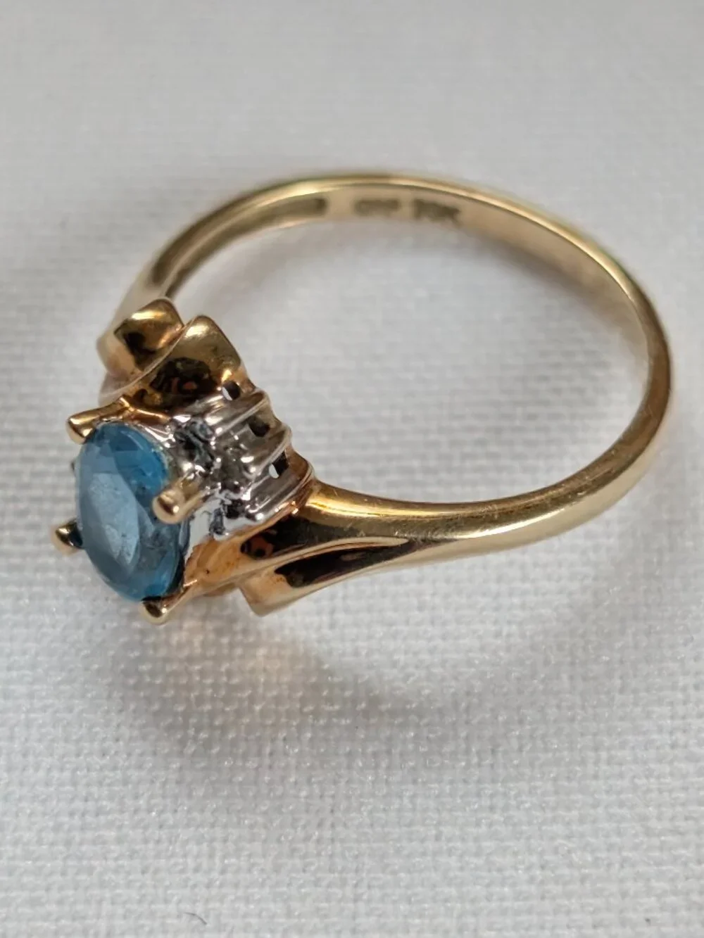 10K Solid Gold  Blue Topaz Diamond Ring- 2.12 g Size 6.75